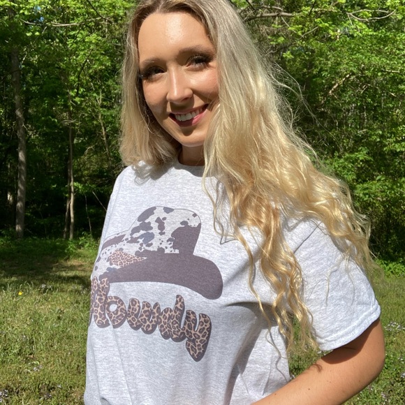 Howdy Graphic Tee - Picture 9 of 9